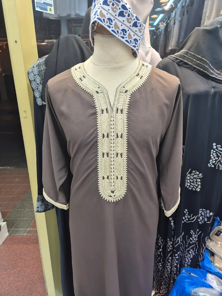 Brown men's kandura with woven ivory neckline embroidery