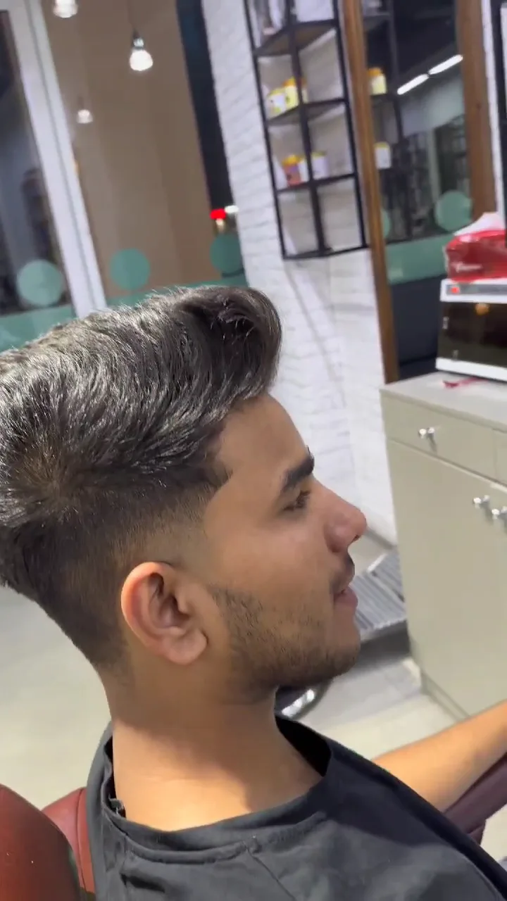 Textured pompadour with skin fade, side profile