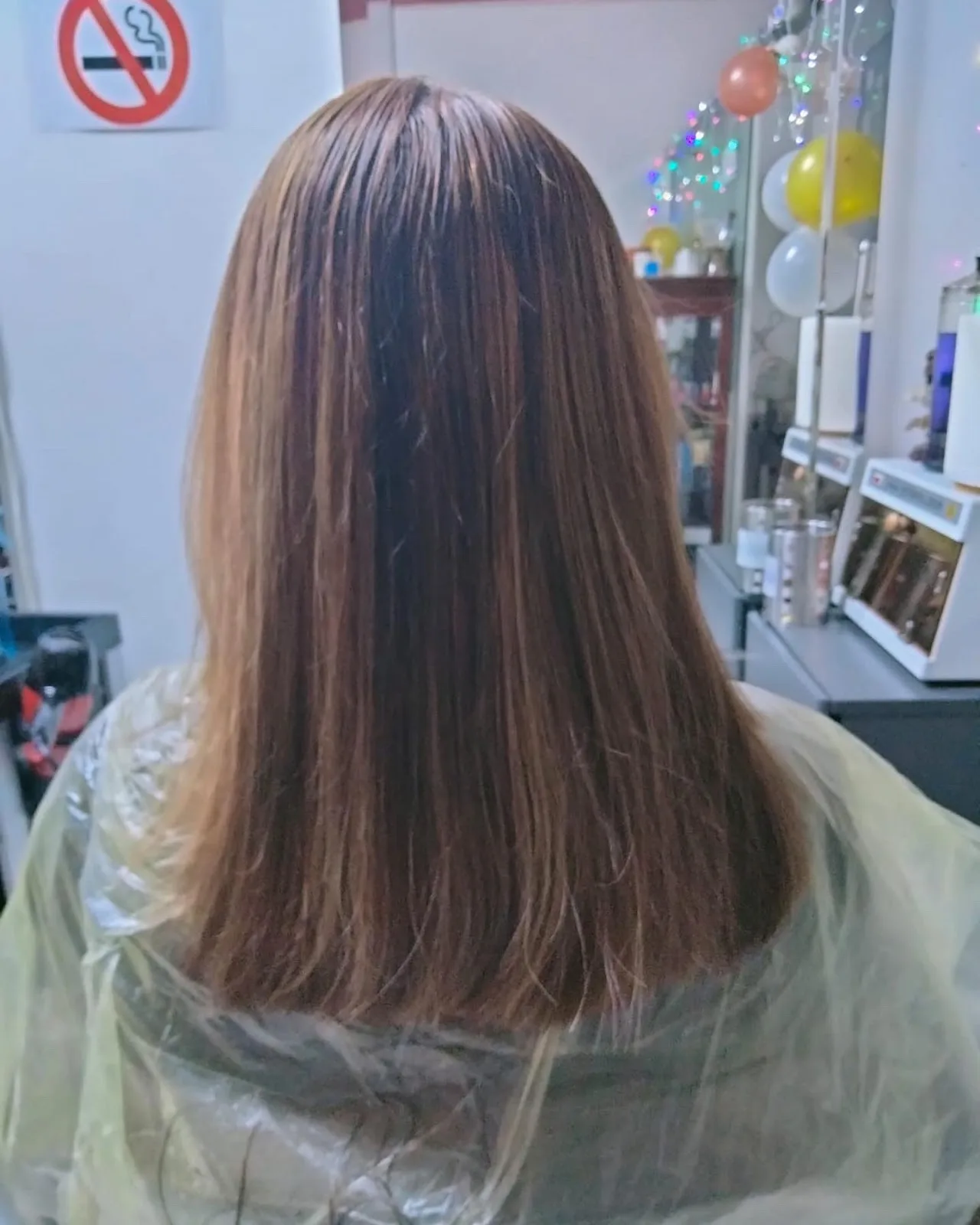 Straight hair with warm caramel highlights