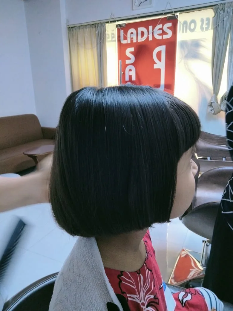Precision short bob, side profile