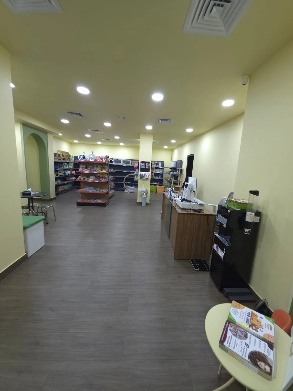 Pet Moment aisle leading to the counter and grooming area