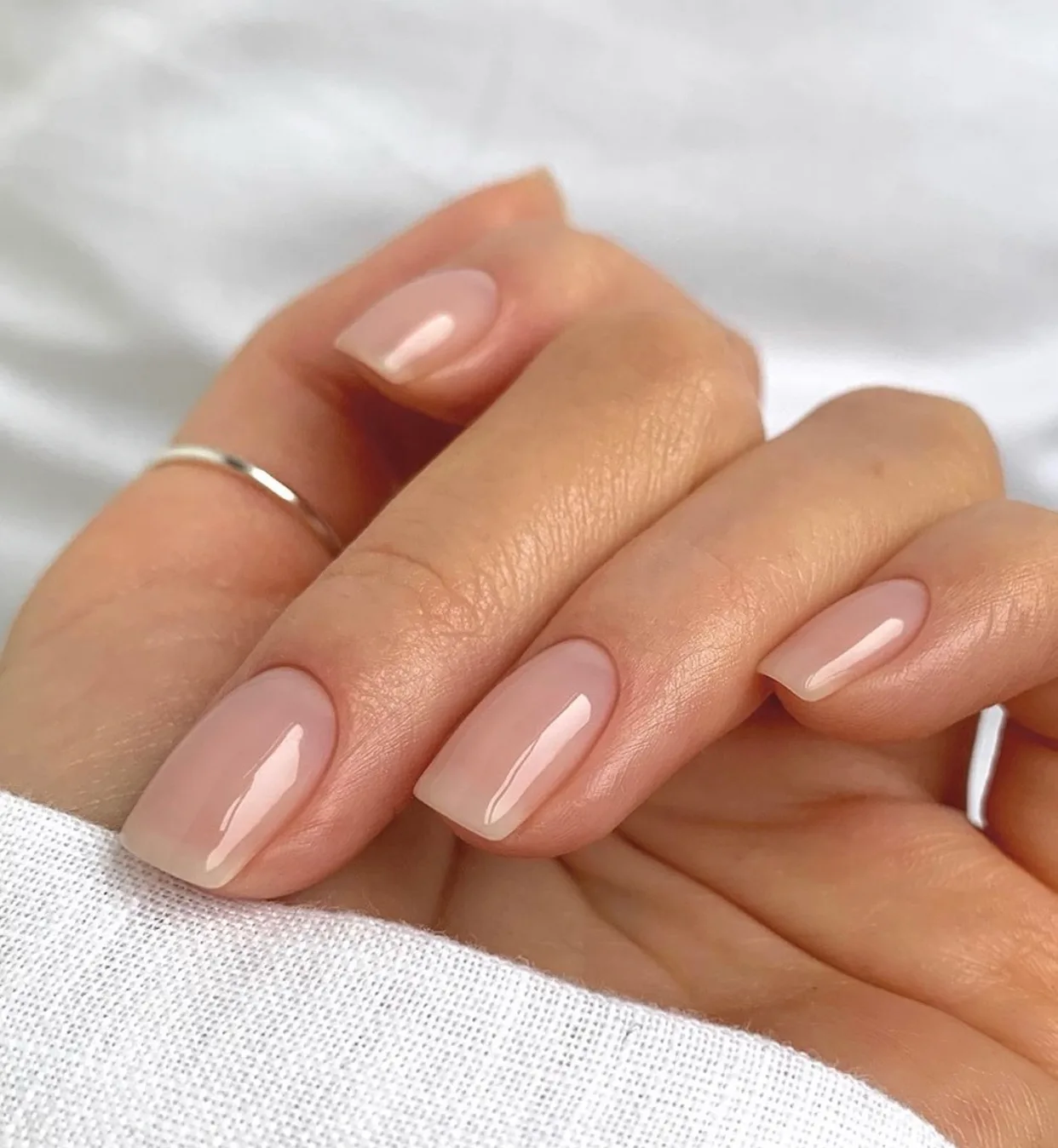 Natural nude glossy short manicure