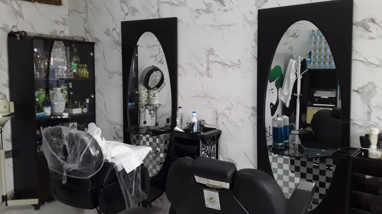 Oval mirrors and checkered detailing